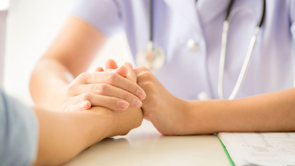 Con la protección total, la póliza de salud cubre todo lo relacionado con visitas al médico, tratamientos, hospitalización, medicinas y visitas a la sala de emergencias.