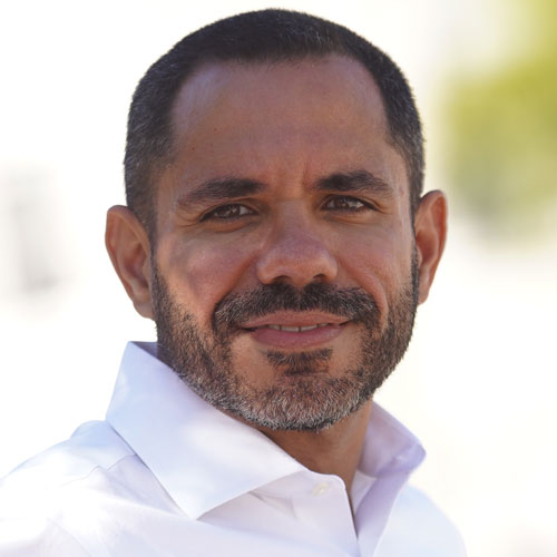 Soy Ivan Jordan, tu asesor de seguros de salud y taxes.